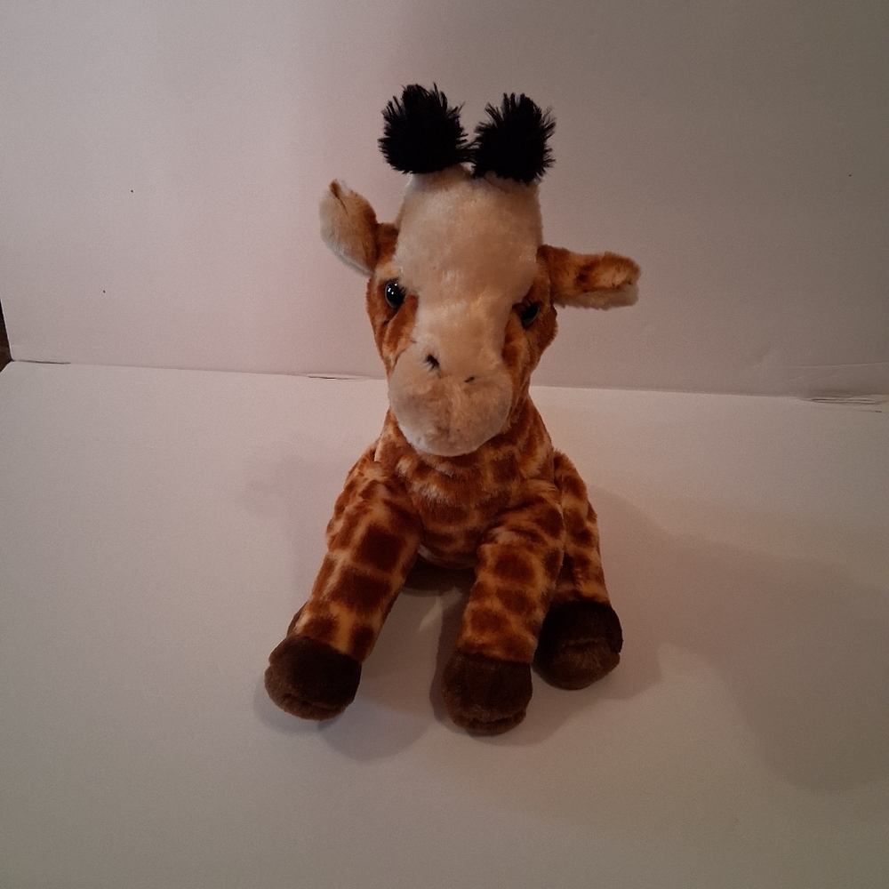 Destination Nation Stuffed Animal Giraffe